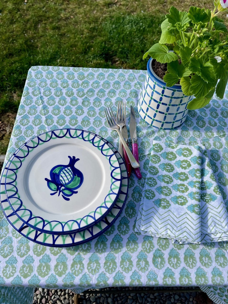 NELLIE TABLECLOTH IN GREEN