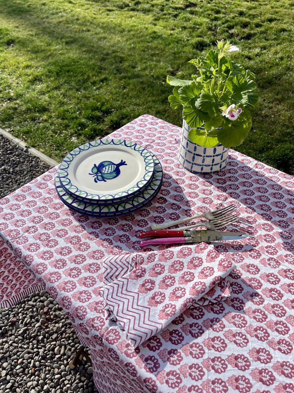 NELLIE TABLECLOTH IN PINK