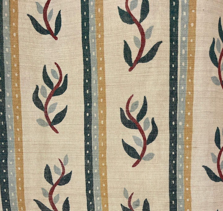 HOME COLLECTION - RILL THREE WITH FLOWERS