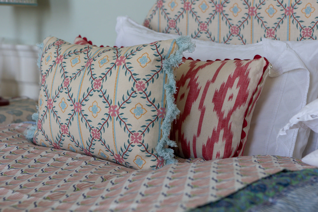 WINNIE'S ARBOUR SMALL SCALE LIGHT CUSHION