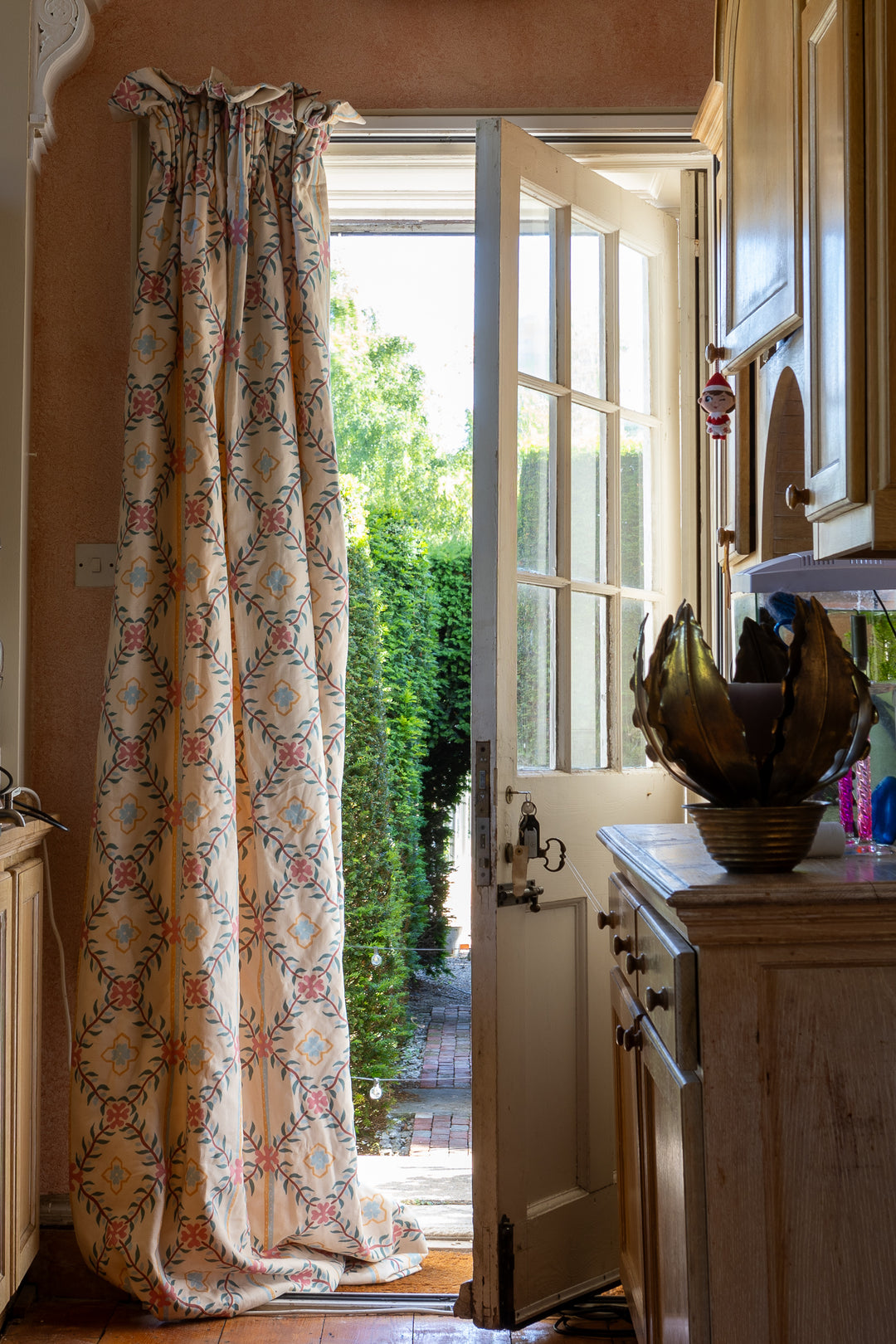 HOME COLLECTION - WINNIE'S ARBOUR LARGE SCALE LIGHT