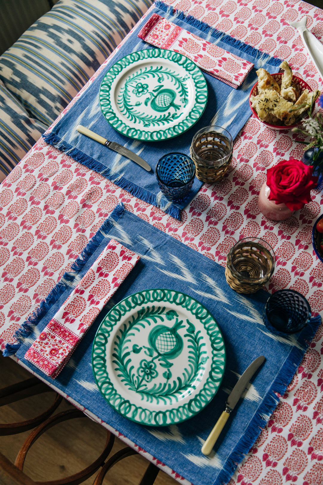 BUMBLE TABLECLOTH IN RED/PINK