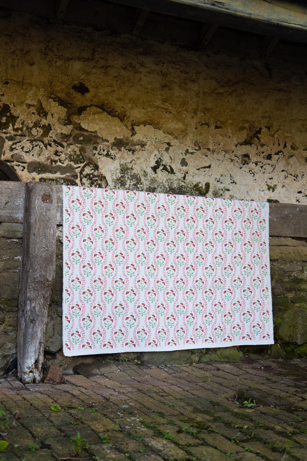 PARDIS COLLECTION - IZNIK VINE PERSIAN ROSE