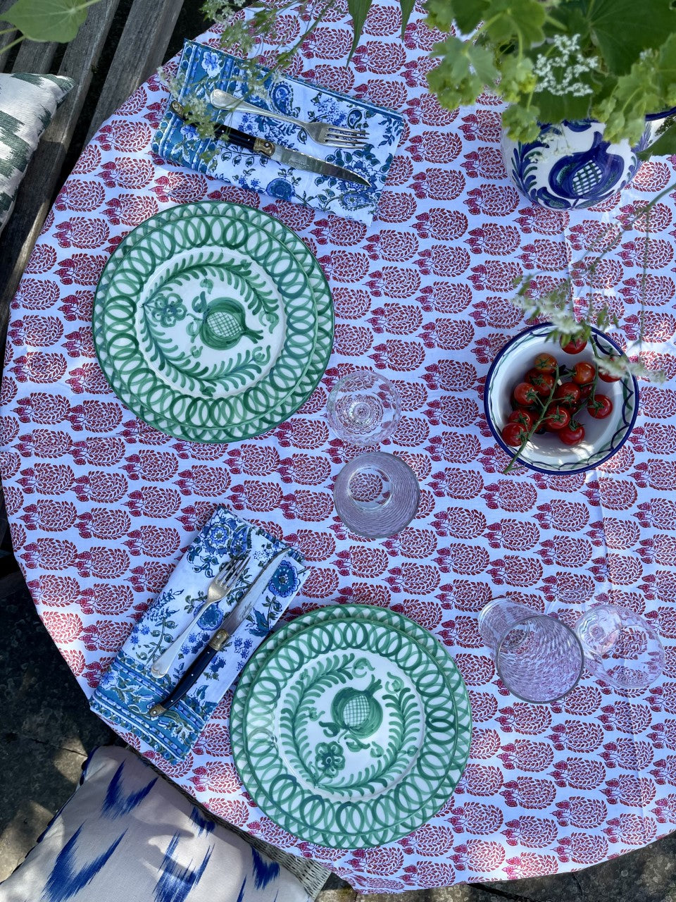 BUMBLE TABLECLOTH IN RED/PINK