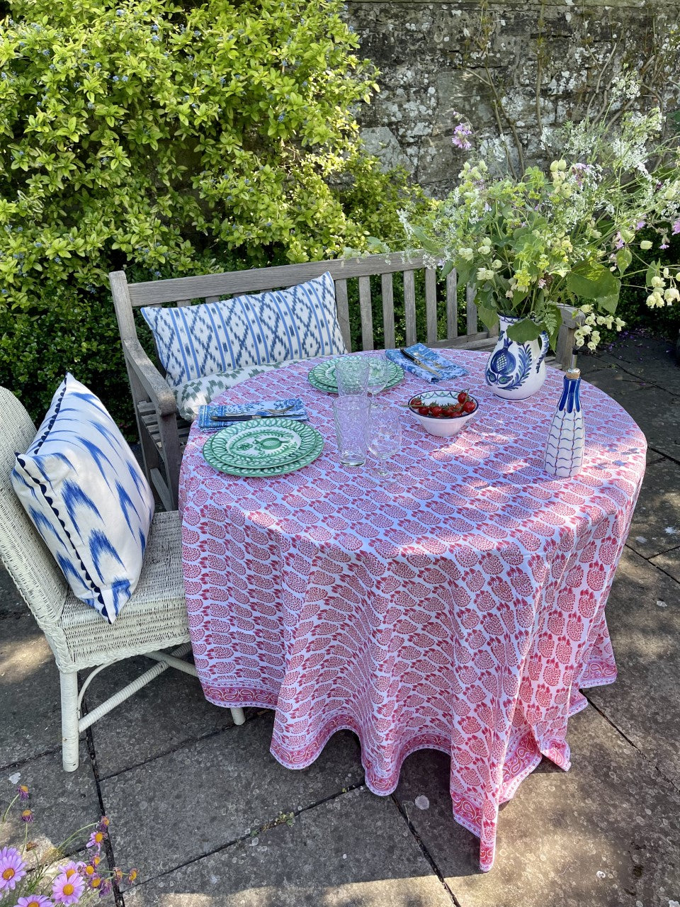BUMBLE TABLECLOTH IN RED/PINK