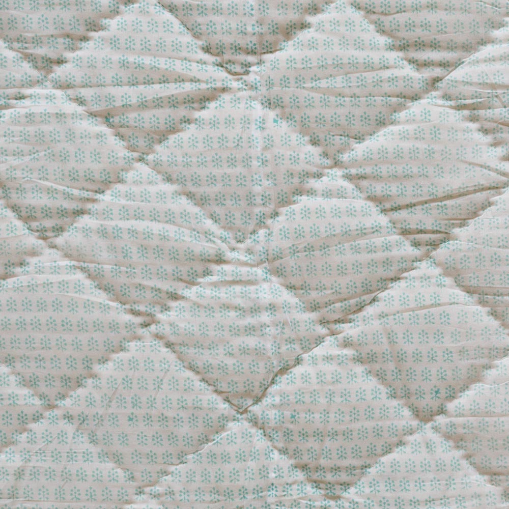 CHICKEN FEET QUILT IN AQUA