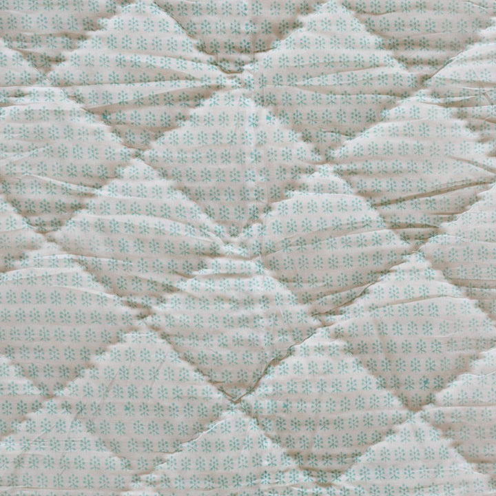 CHICKEN FEET QUILT IN AQUA