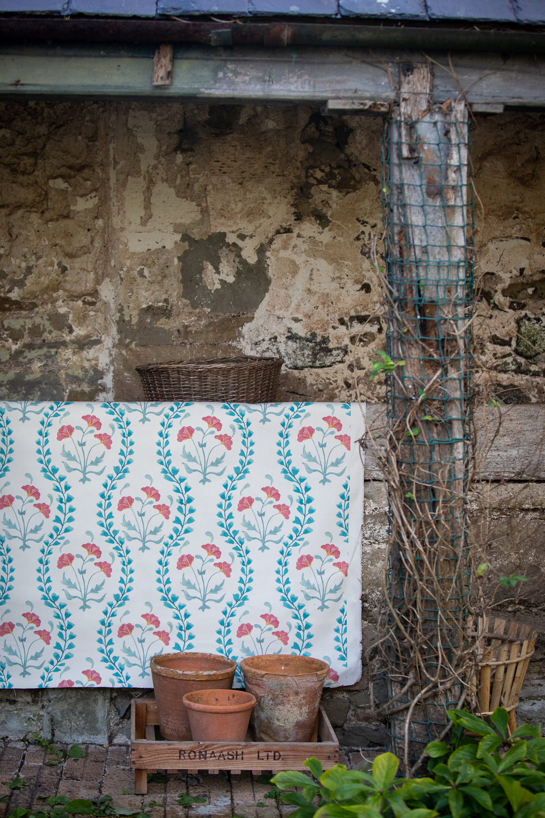 PARDIS COLLECTION - IZNIK VINE LARGE SCALE