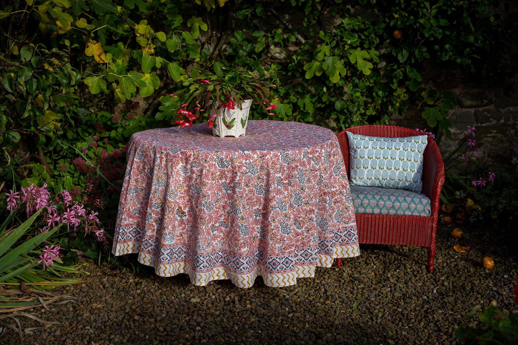 KELPIE TABLECLOTH IN PINK-BLUE
