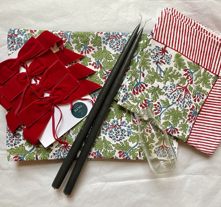 CHRISTMAS TABLE BOX - KELPIE GREEN RED