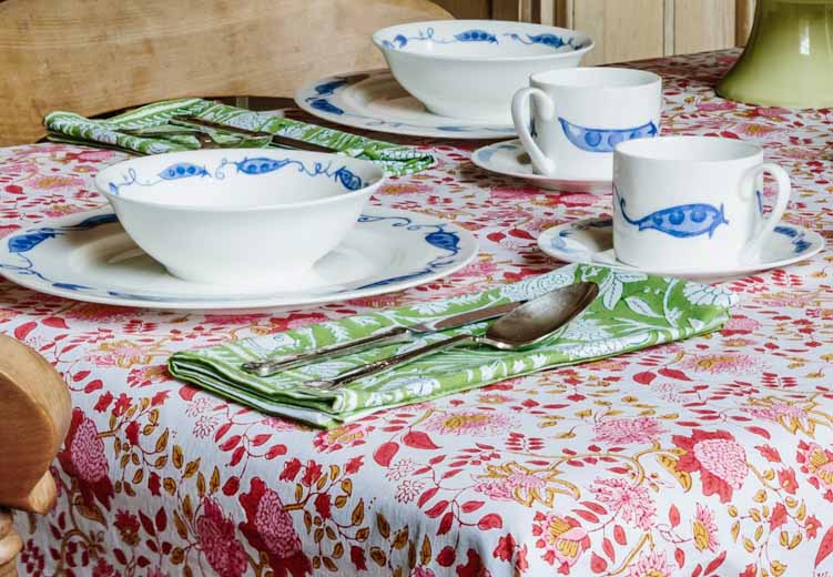 GN JAL TABLECLOTH IN PINK/RED